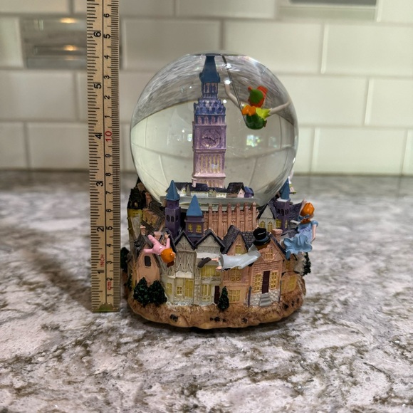 Disney Hallmark Peter Pan Music & Motion Water Globe 50 Years of Adventure - Picture 7 of 8